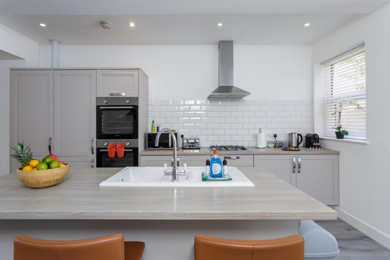 Harold House - Modern Open Plan 4 Bedroom, 3 Bathroom House In Central Southsea, Portsmouth Bagian luar foto