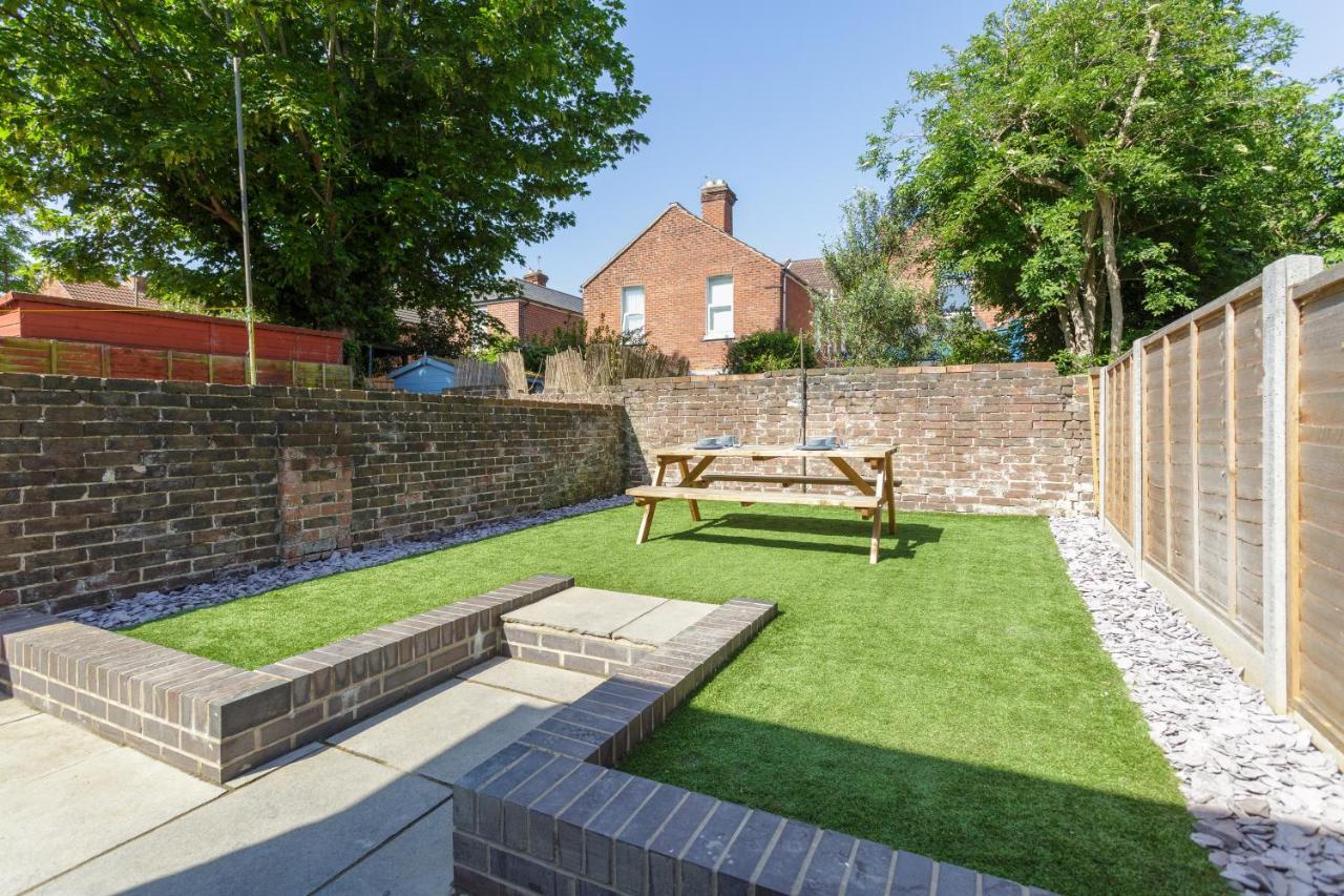 Harold House - Modern Open Plan 4 Bedroom, 3 Bathroom House In Central Southsea, Portsmouth Bagian luar foto
