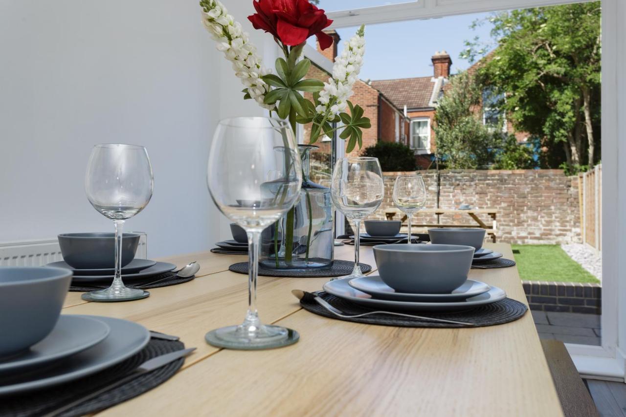 Harold House - Modern Open Plan 4 Bedroom, 3 Bathroom House In Central Southsea, Portsmouth Bagian luar foto