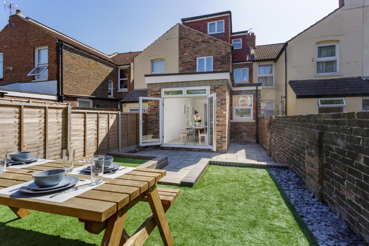Harold House - Modern Open Plan 4 Bedroom, 3 Bathroom House In Central Southsea, Portsmouth Bagian luar foto