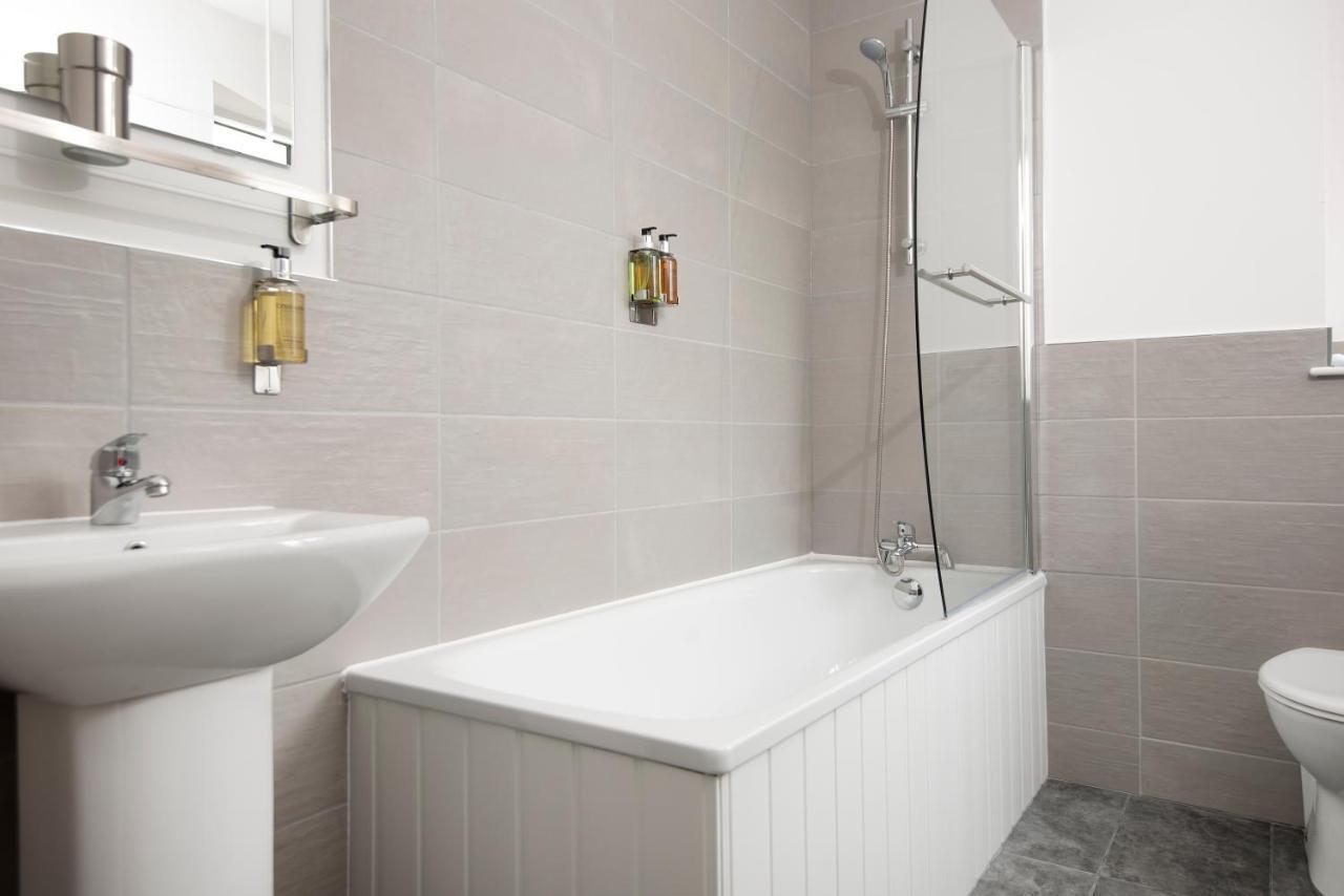 Harold House - Modern Open Plan 4 Bedroom, 3 Bathroom House In Central Southsea, Portsmouth Bagian luar foto